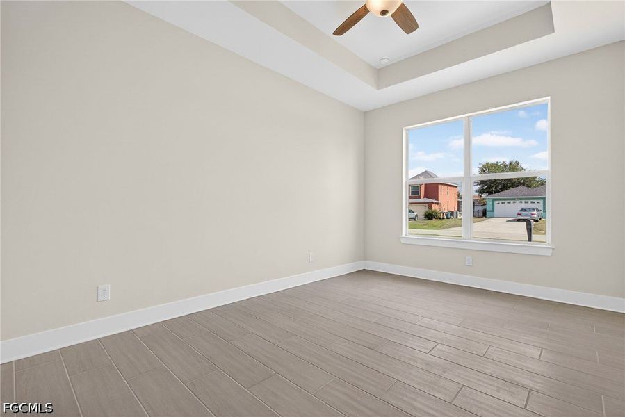 Spacious, unfurnished interior of a new home in Cape Coral, Cape Coral (Image 26).