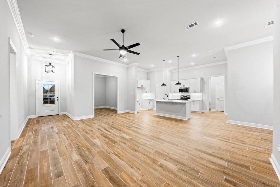 Spacious, unfurnished interior of a new home in Starburst at Hammock Bay, Freeport (Image 12).