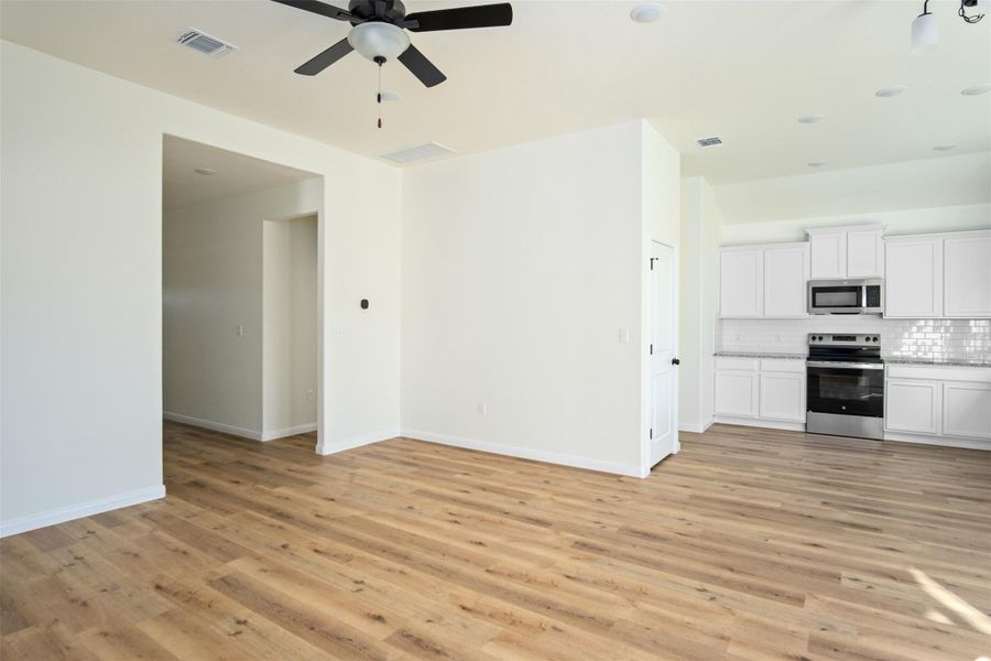 Spacious, unfurnished interior of a new home in , Temple (Image 26).
