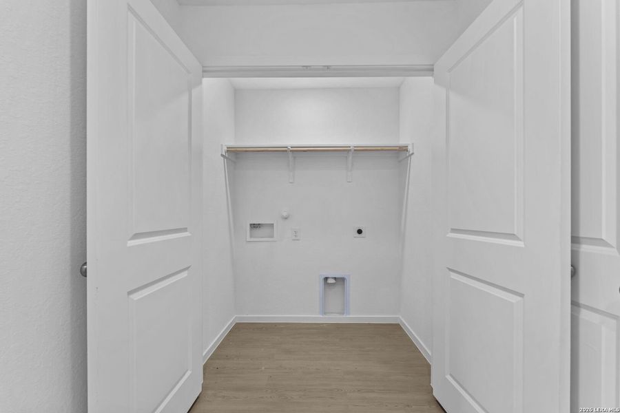 Spacious, unfurnished interior of a new home in Spring Grove, St. Hedwig (Image 7).