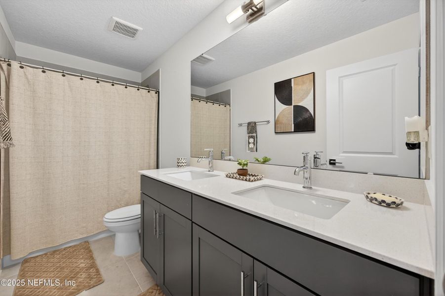 Furnished interior view inside a new home in , Middleburg (Image 44).