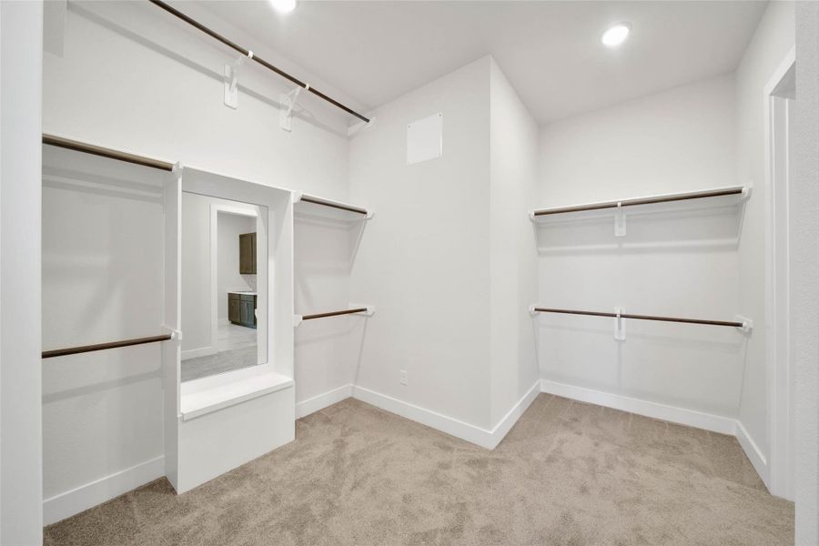 Spacious, unfurnished interior of a new home in Magnolia Bend, Rosharon (Image 25).