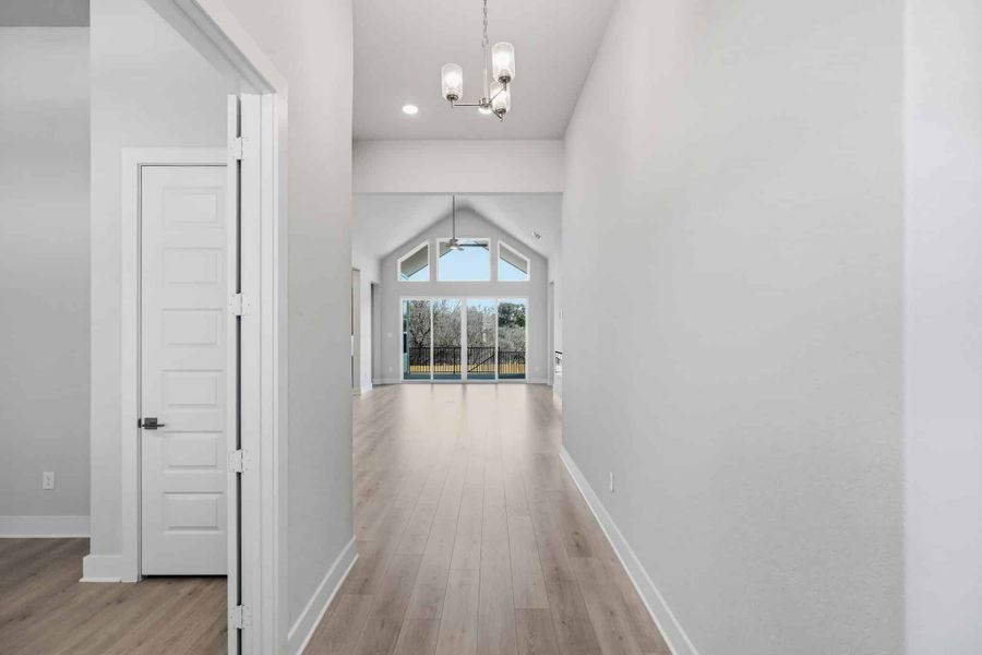 Spacious, unfurnished interior of a new home in Esperanza, Boerne (Image 21).