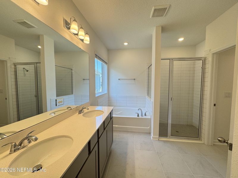 Furnished interior view inside a new home in Hyland Trail, Green Cove Springs (Image 9).