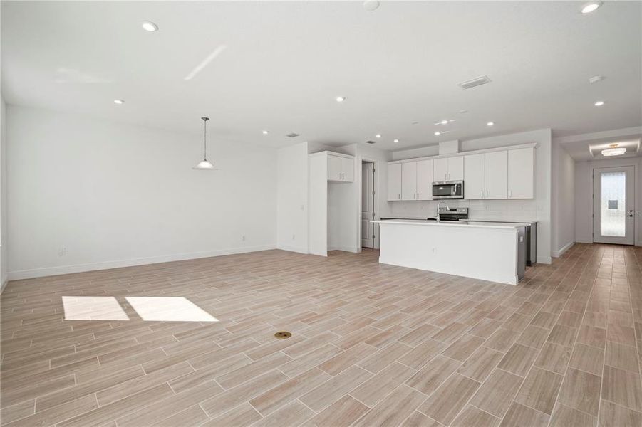 Spacious, unfurnished interior of a new home in Fieldstone, Plant City (Image 19). Spacious, unfurnished interior of a new home in Fieldstone, Plant City (Image 19).