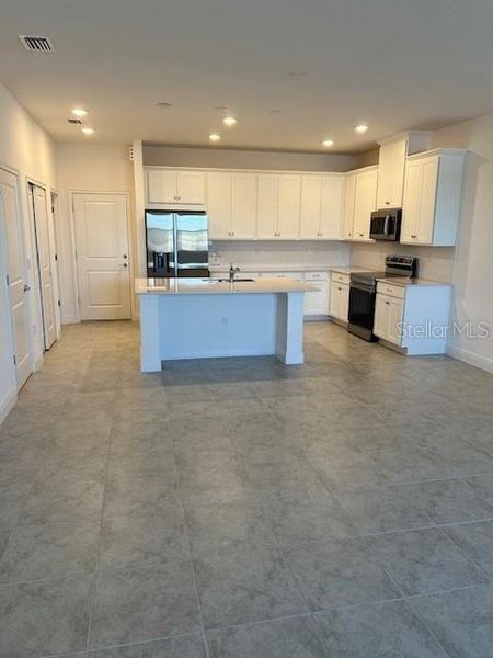 Spacious, unfurnished interior of a new home in , St. Cloud (Image 6).