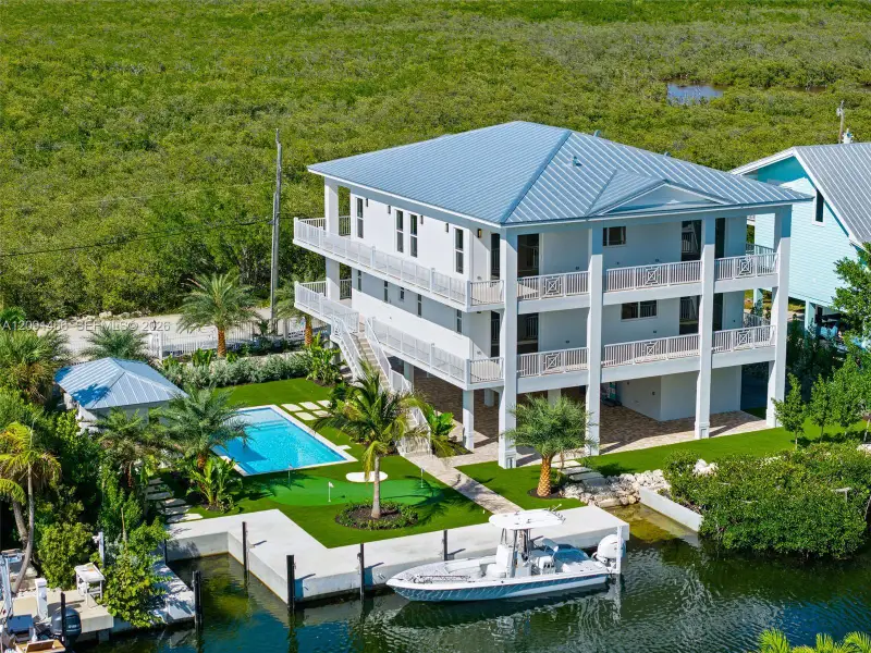 Condo located in Tavernier, FL showcasing its design and architecture (Image 52).