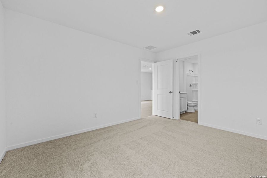 Spacious, unfurnished interior of a new home in Spring Grove, St. Hedwig (Image 20).