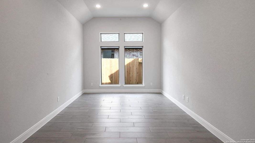 Spacious, unfurnished interior of a new home in Meadows Of Mill Creek 50', Seguin (Image 15).