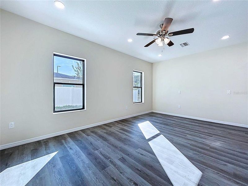 Spacious, unfurnished interior of a new home in , Tampa (Image 35).