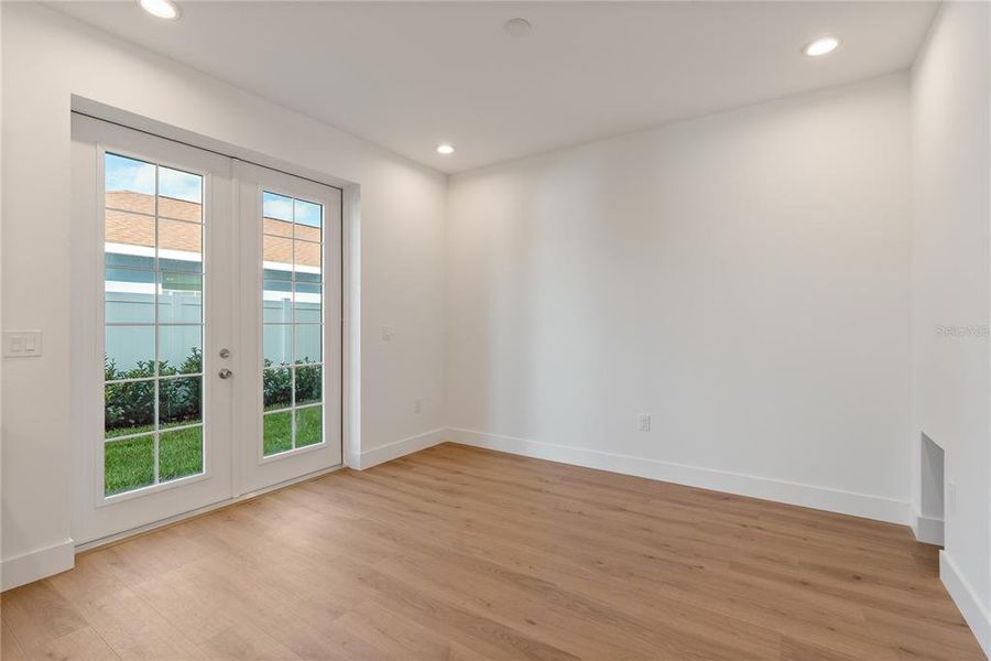 Spacious, unfurnished interior of a new home in , Tampa (Image 21).