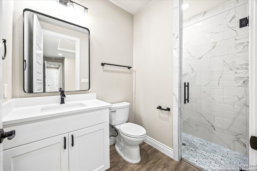 Furnished interior view inside a new home in , La Vernia (Image 10).