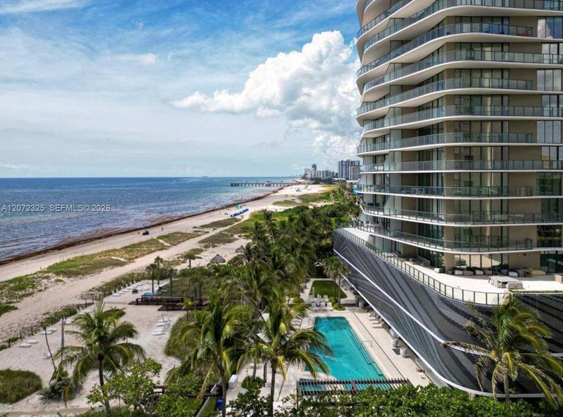 Condo located in Pompano Beach, FL showcasing its design and architecture (Image 25).