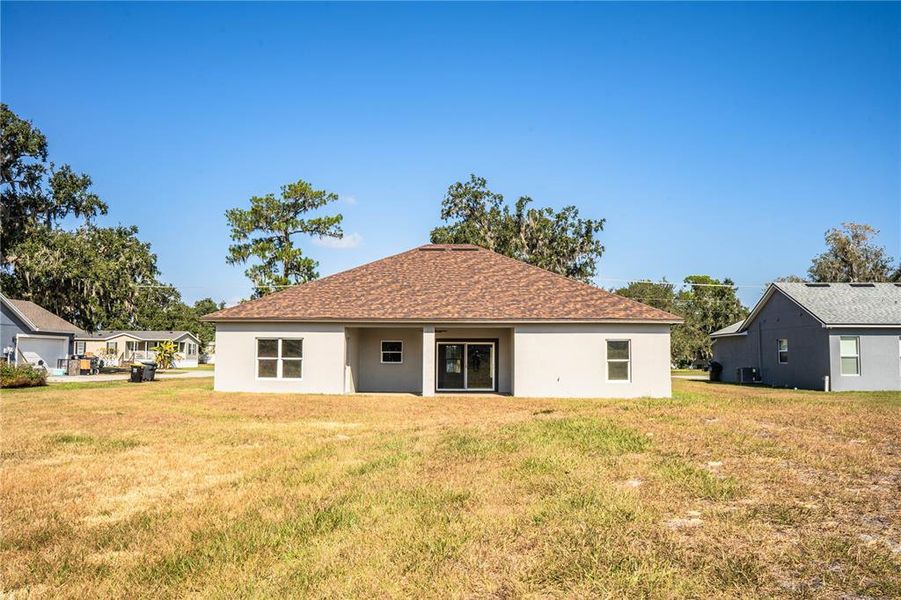 Exterior details and patio area of a home in , Bartow (Image 21).