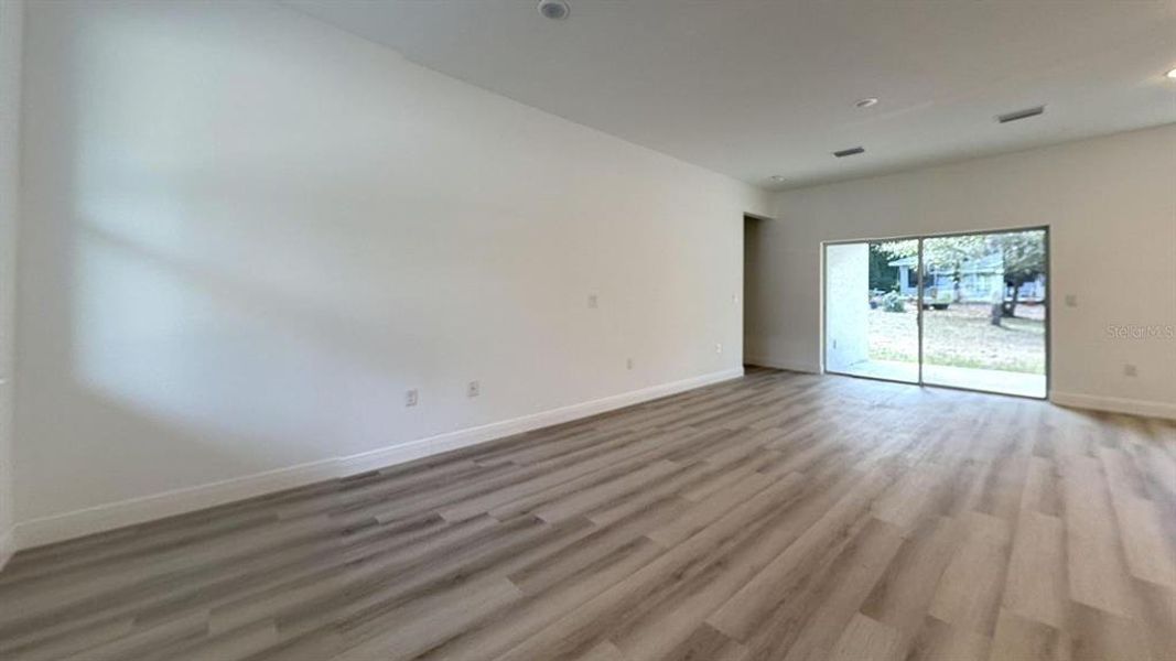 Spacious, unfurnished interior of a new home in , Dunnellon (Image 15).