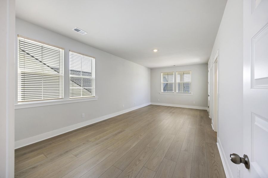 Spacious, unfurnished interior of a new home in , Summerville (Image 37).