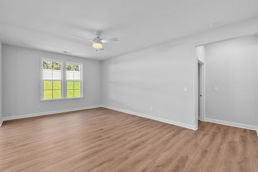Spacious, unfurnished interior of a new home in Hanes Lake, Winston-Salem (Image 14).
