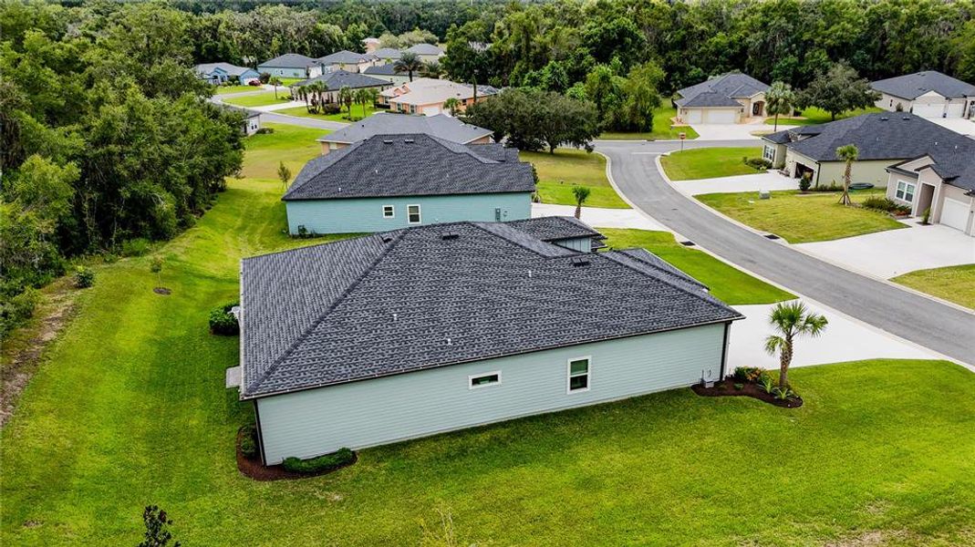 Exterior details and patio area of a home in Grand Park North, Dunnellon (Image 4).
