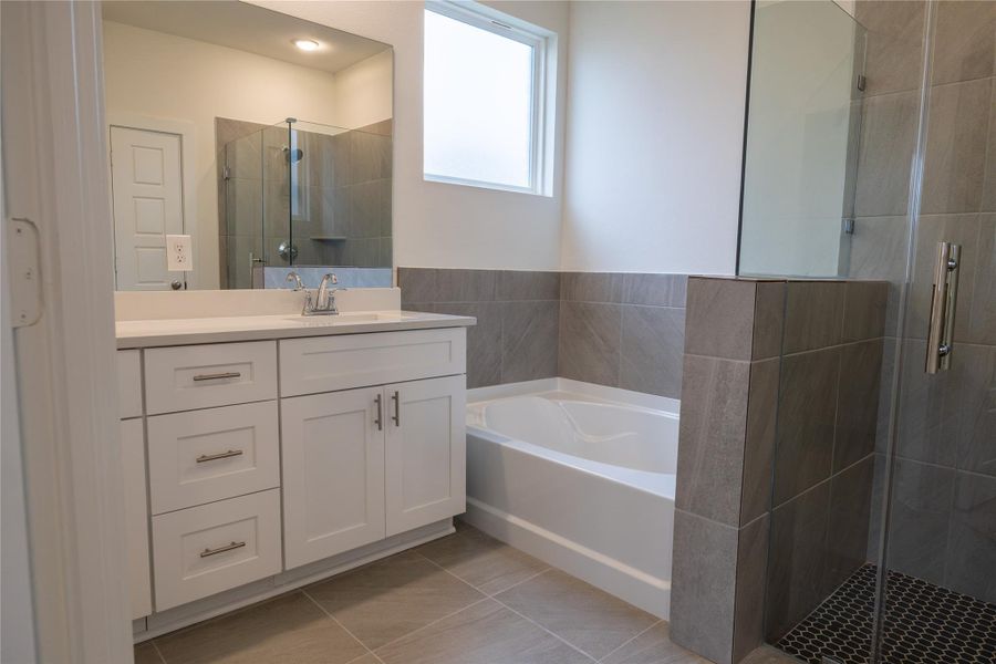 Furnished interior view inside a new home in Ashland, Angleton (Image 7).