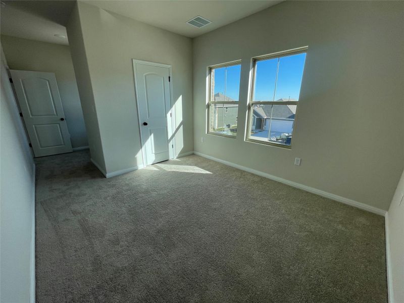 Spacious, unfurnished interior of a new home in Covered Bridge, Hutto (Image 11).