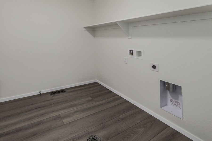 Spacious, unfurnished interior of a new home in Trailside, Timnath (Image 31).