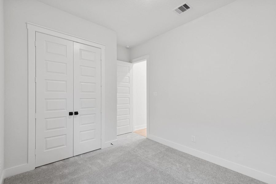 Spacious, unfurnished interior of a new home in The Highlands 40', Porter (Image 18).