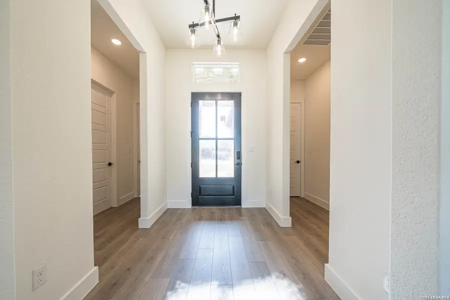 Spacious, unfurnished interior of a new home in , Kerrville (Image 15).