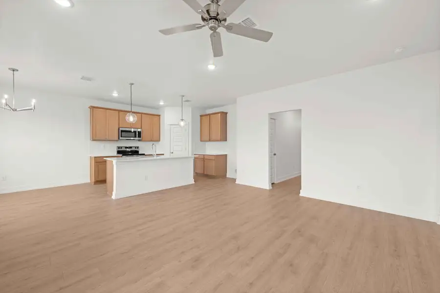 Spacious, unfurnished interior of a new home in Mesa Ridge, Temple (Image 4). Spacious, unfurnished interior of a new home in Mesa Ridge, Temple (Image 4).
