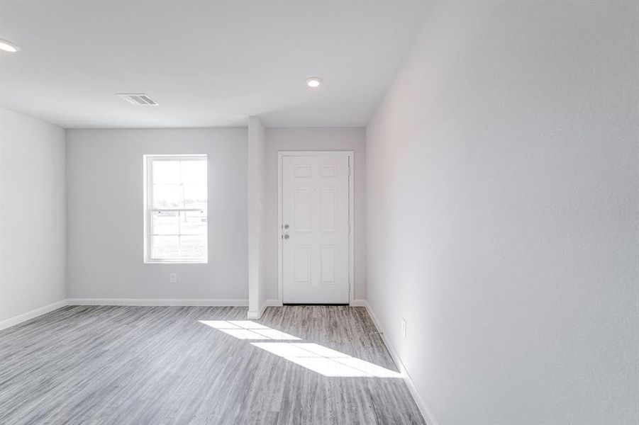 Spacious, unfurnished interior of a new home in Villages of Mayfield, Cleburne (Image 27).