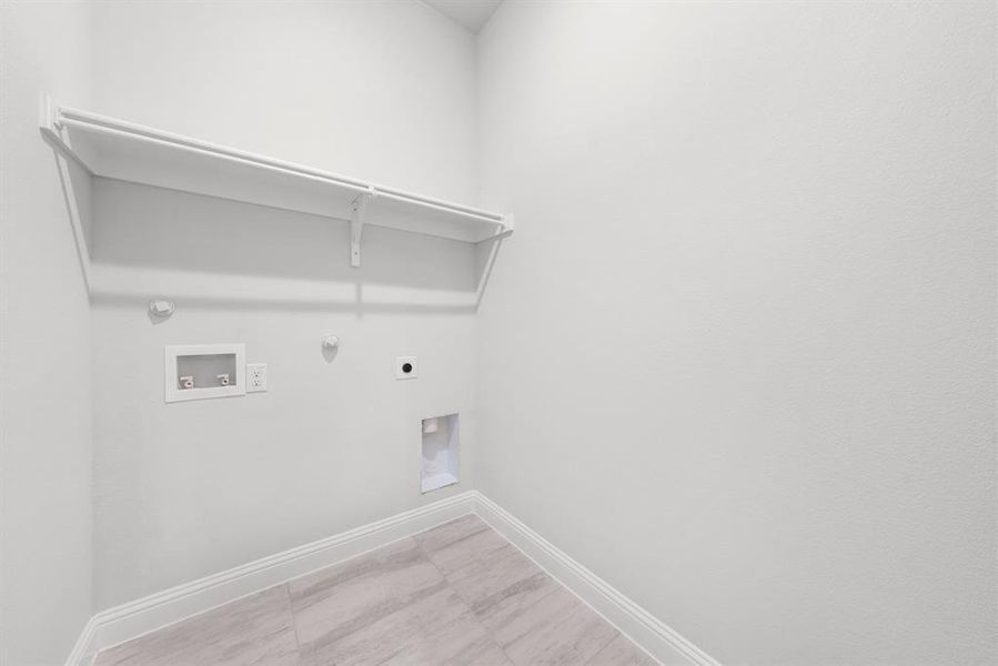 Spacious, unfurnished interior of a new home in , Waxahachie (Image 17).