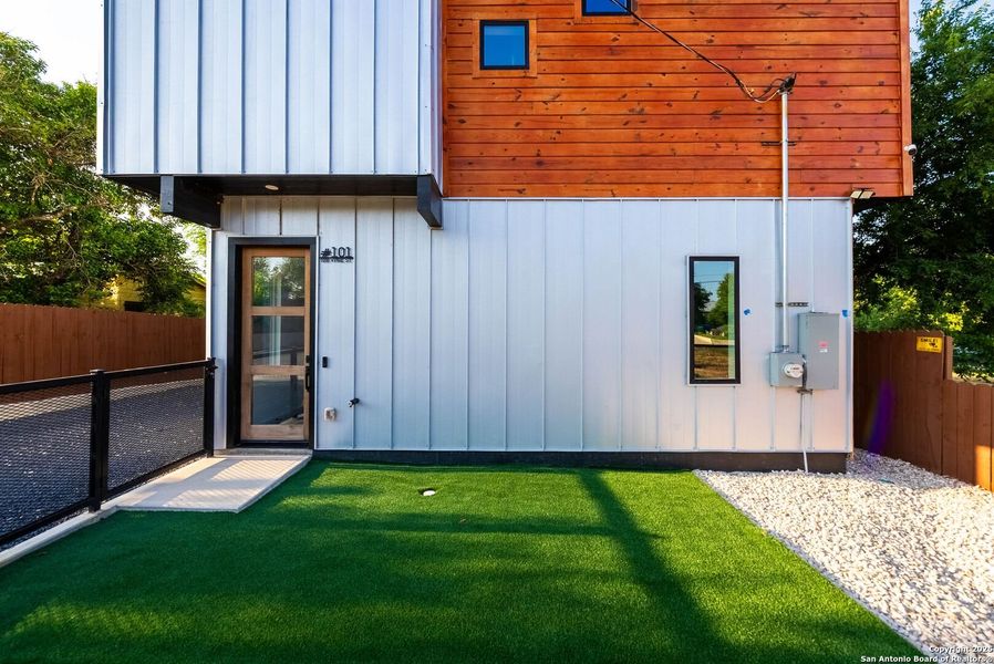 Exterior details and patio area of a home in , San Antonio (Image 12).