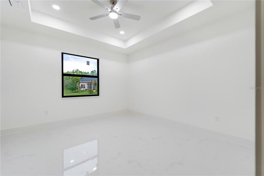 Spacious, unfurnished interior of a new home in , Lehigh Acres (Image 22).