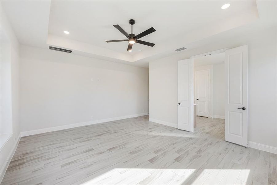 Spacious, unfurnished interior of a new home in Devonshire Classic 60-65, Forney (Image 19). Spacious, unfurnished interior of a new home in Devonshire Classic 60-65, Forney (Image 19).