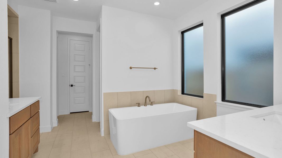 Furnished interior view inside a new home in Sienna 55' - Valencia, Missouri City (Image 6). Furnished interior view inside a new home in Sienna 55' - Valencia, Missouri City (Image 6).