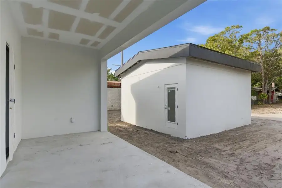 Exterior details and patio area of a home in , St. Petersburg (Image 4).
