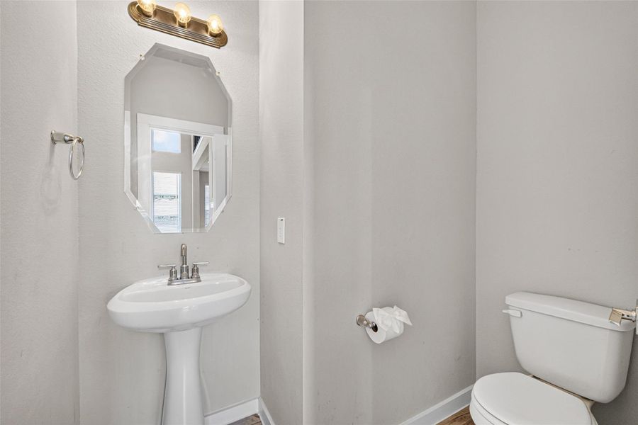 Furnished interior view inside a new home in , Mont Belvieu (Image 31).