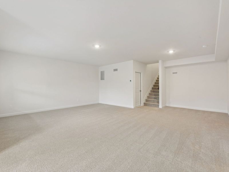 Spacious, unfurnished interior of a new home in Brighton Springs, York (Image 20).
