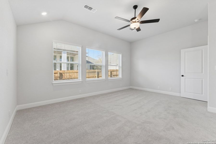 Spacious, unfurnished interior of a new home in Davis Ranch 60', San Antonio (Image 25).