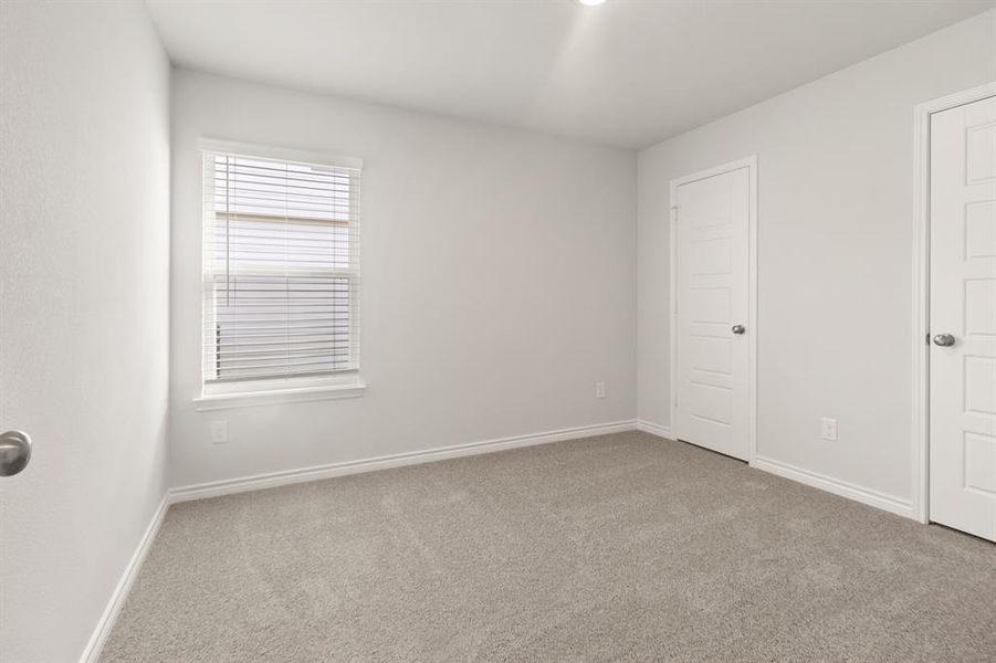 Spacious, unfurnished interior of a new home in Sycamore Landing, Fort Worth (Image 9).