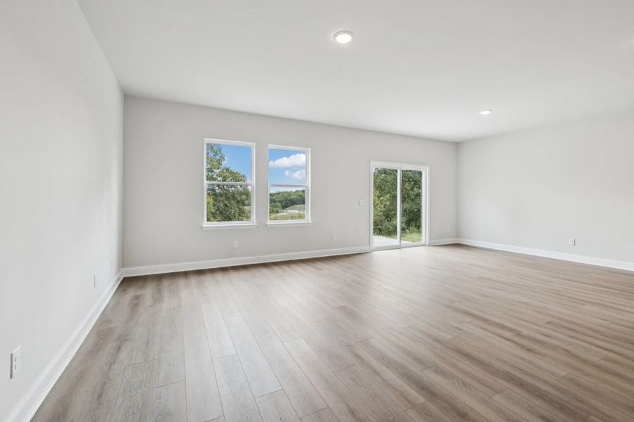 Spacious, unfurnished interior of a new home in Cades Bluff, Lebanon (Image 22).