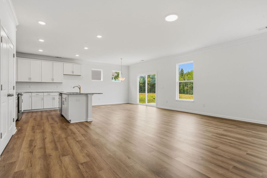 Spacious, unfurnished interior of a new home in Bellevue, Greenville (Image 10).