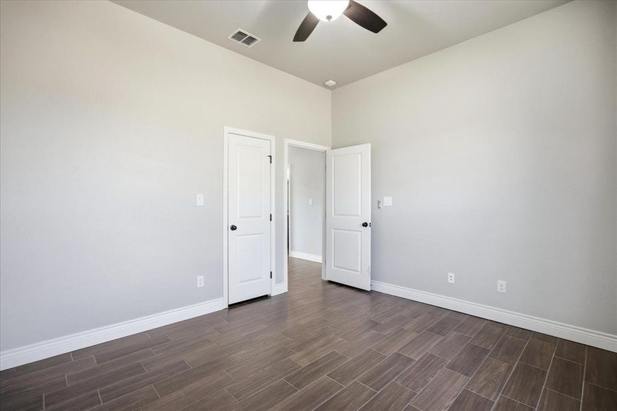 Spacious, unfurnished interior of a new home in , Granbury (Image 36).