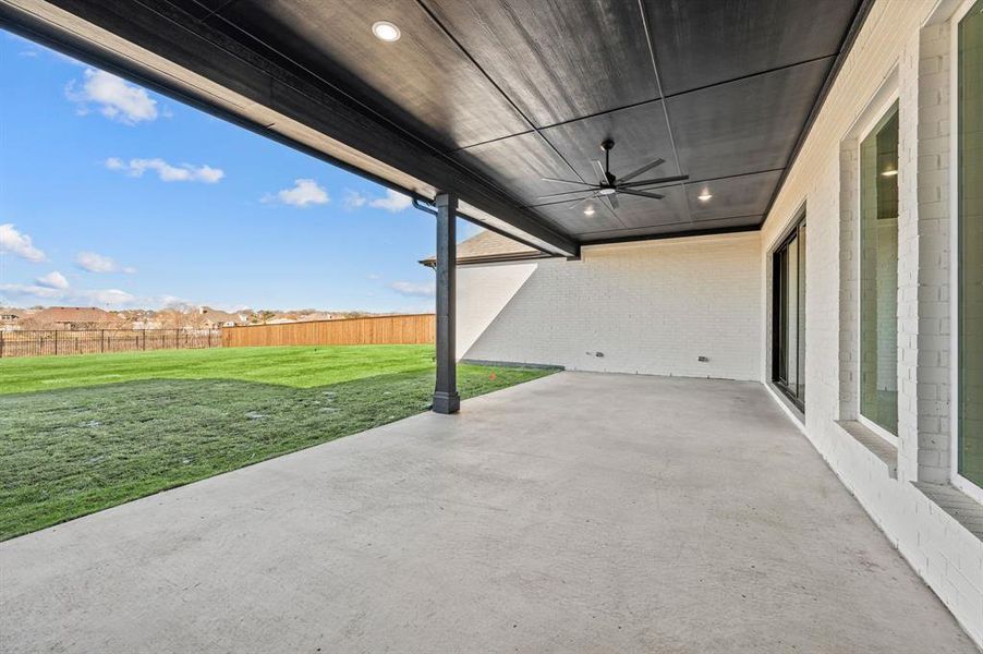 Exterior details and patio area of a home in , Haslet (Image 3).