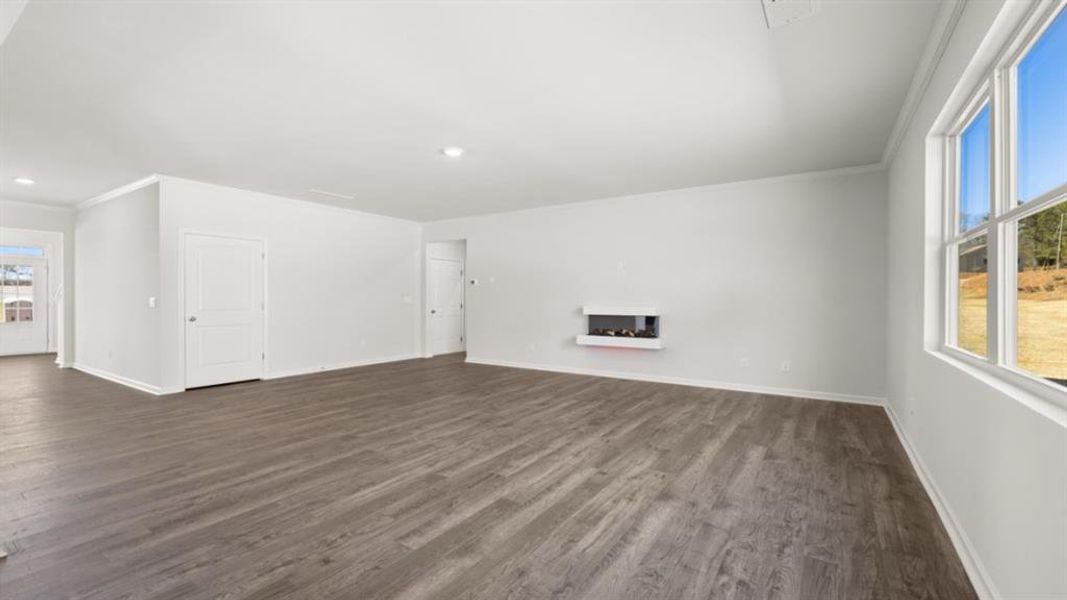 Spacious, unfurnished interior of a new home in Thompson Ridge, Dallas (Image 17).