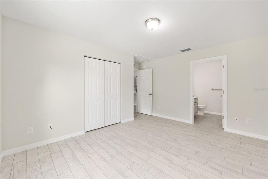 Spacious, unfurnished interior of a new home in , Ocala (Image 27).