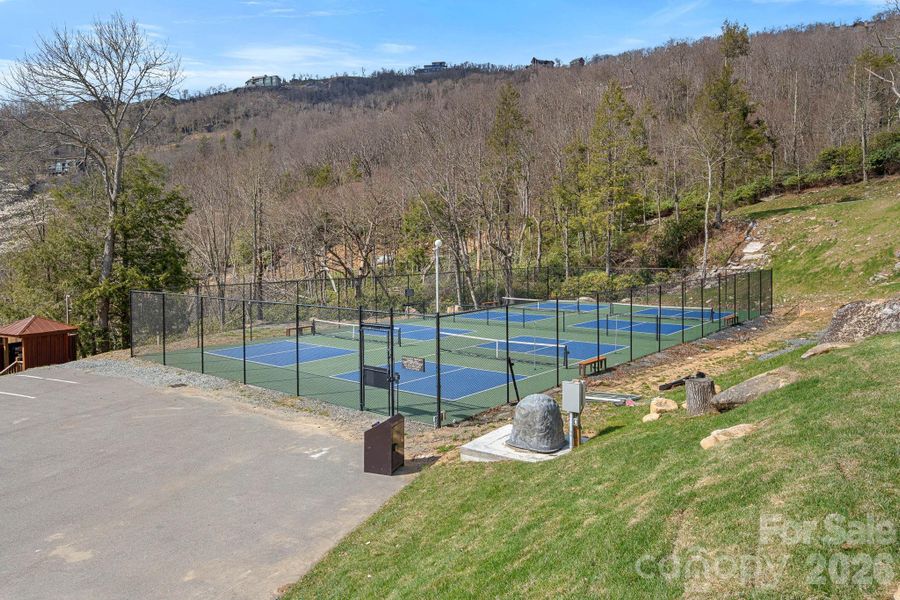 Community amenities in , Banner Elk (Image 34).