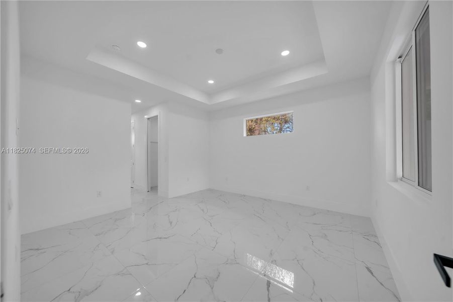 Spacious, unfurnished interior of a new home in , Lehigh Acres (Image 19).