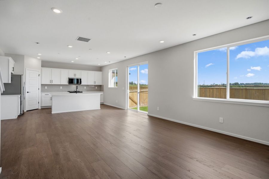 Spacious, unfurnished interior of a new home in Murata Farms, Fort Lupton (Image 22). Spacious, unfurnished interior of a new home in Murata Farms, Fort Lupton (Image 22).