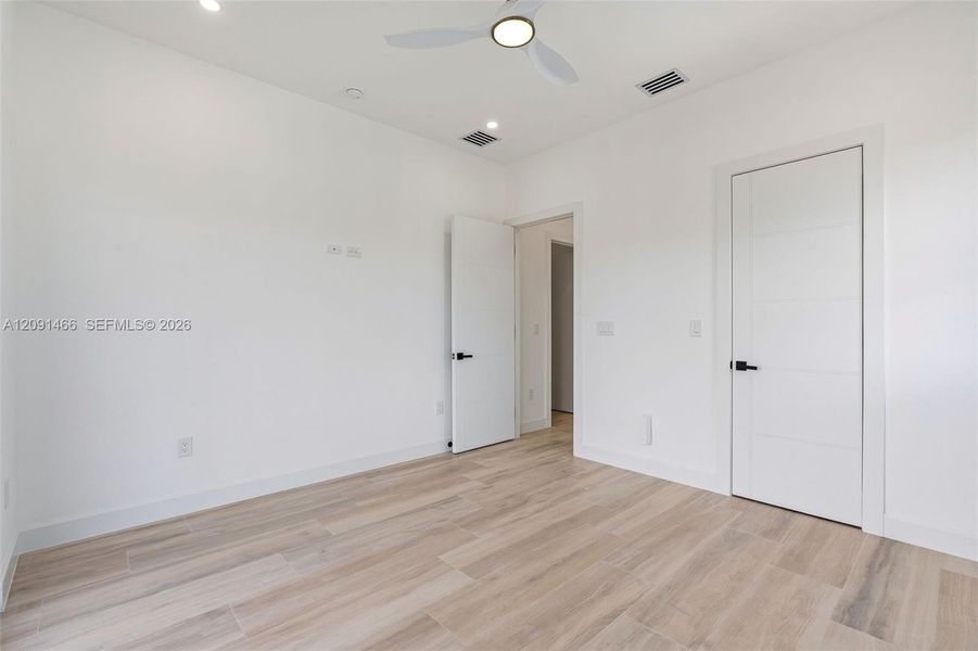 Spacious, unfurnished interior of a new home in , Tavernier (Image 72).