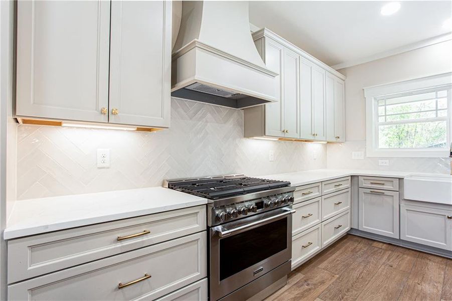 Furnished interior view inside a new home in , Grayson (Image 9).